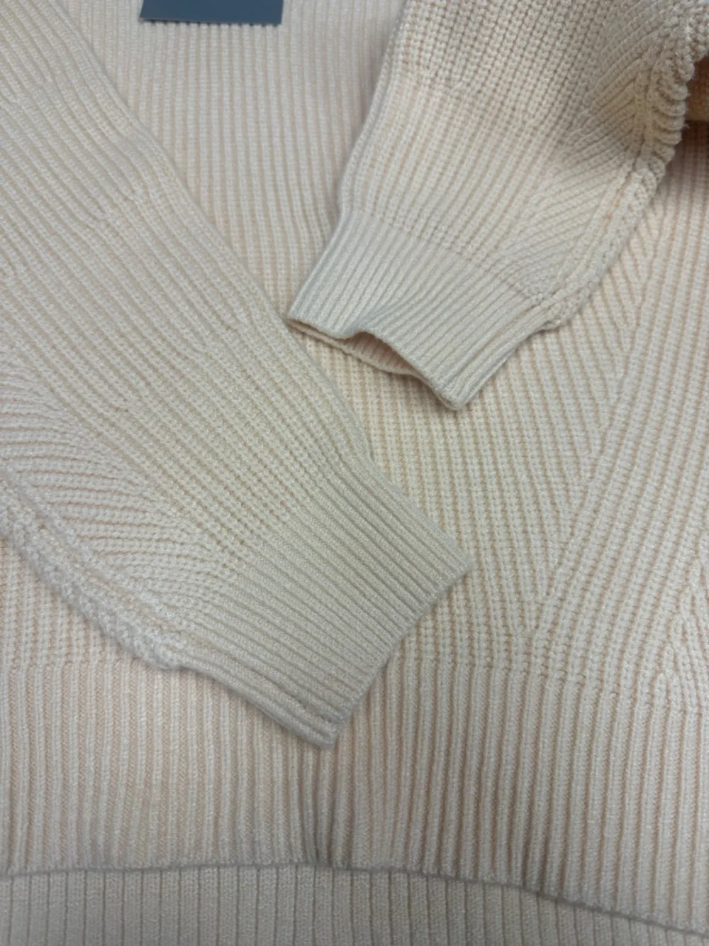 Marled V-Neck Knit Sweater🤍